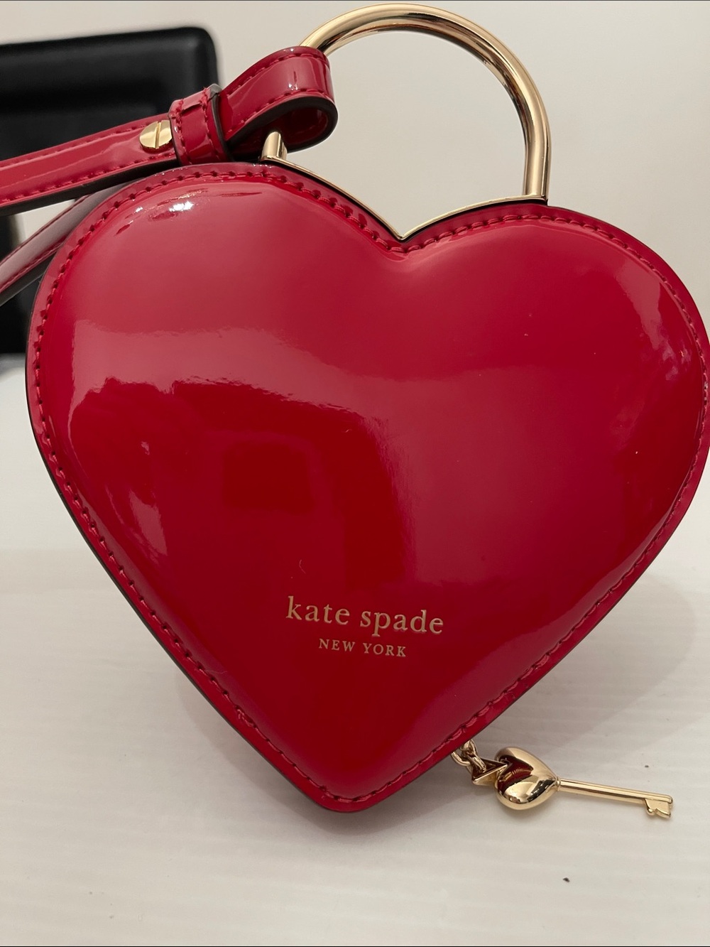 KATE SPACE NEW YORK KEY TO MY HEART PATENT LEATHER WOMENS WRISTLET - Picture 2 of 12